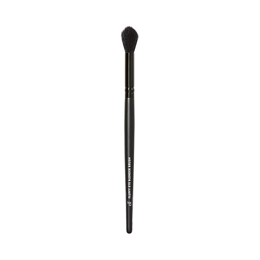 e.l.f. Fluffy Eye Blender Brush, Easily Blends Eyeshadow & Can Be Used to Set Concealer With Powder, Creates A Soft-Focus Effect, Vegan & Cruelty-Free