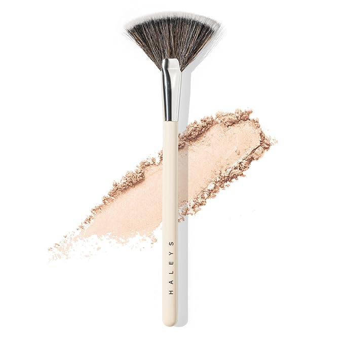 HALEYS Beauty Fan Makeup Brush for Applying, Blending and Diffusing Powder Foundation, Bronzer, Blush, Highlighter, Makeup Brushes Essential, Soft Bristles, Vegan & Cruelty Free