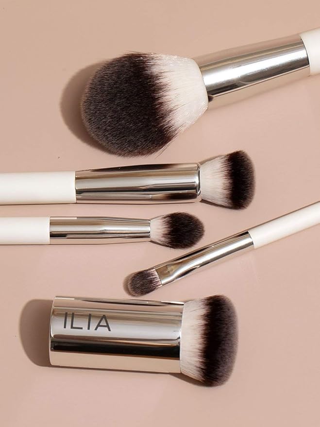 ILIA - Blending Brush | Eyeshadow + Highlighter Brush Made with FSC Certified Wood, Aluminum, + Soft, Vegan Bristles | Expertly Crafted | Non-Toxic, Vegan, Cruelty-Free, Recyclable