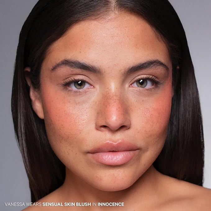 Kevyn Aucoin Sensual Skin Blush – Innocence (soft tangerine: apricot/warm): Cream-to-powder formula. Airbrushed finish. Help blur appearance of texture, pores & fine lines. Easy use. Made in Italy