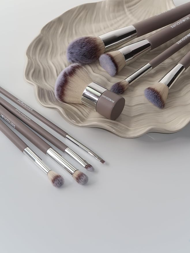 Sandstone Scandinavia Eyeshadow Blending Brush – Soft, Fluffy Makeup Brush for Seamless Color Blending – Vegan & Cruelty-Free