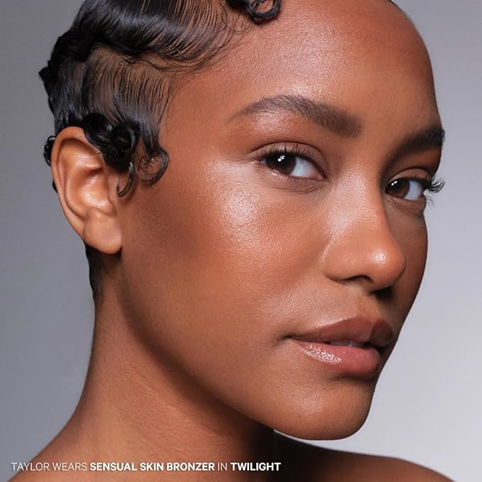 Kevyn Aucoin Sensual Skin Bronzer, Twilight - Deep (Rich terracotta warmth for deeper complexions): Get a sun-kissed glow. Cream-to-powder formula. Blur texture, pores & fine lines. Made in Italy.