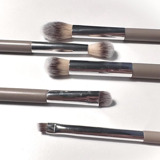Sandstone Scandinavia Eyeshadow Blending Brush – Soft, Fluffy Makeup Brush for Seamless Color Blending – Vegan & Cruelty-Free