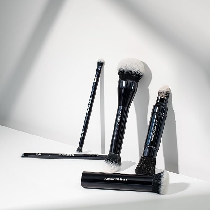 Lune+Aster Eyeshadow Duo Brush | Dual-Ended Brush To Apply And Blend Eyeshadow. Made with Alumium Handle, Vegan Bristles.