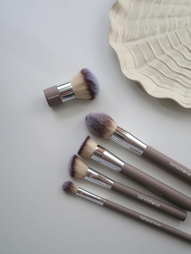 Sandstone Scandinavia Highlighter Brush – Precision Makeup Brush for Soft, Radiant Glow – Ultra-Soft Vegan Bristles – Cruelty-Free