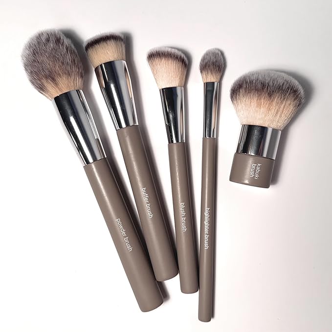 Sandstone Scandinavia Highlighter Brush – Precision Makeup Brush for Soft, Radiant Glow – Ultra-Soft Vegan Bristles – Cruelty-Free