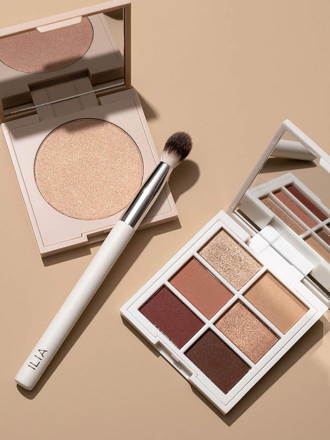 ILIA - Blending Brush | Eyeshadow + Highlighter Brush Made with FSC Certified Wood, Aluminum, + Soft, Vegan Bristles | Expertly Crafted | Non-Toxic, Vegan, Cruelty-Free, Recyclable