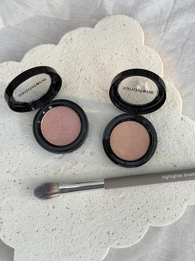 Sandstone Scandinavia Highlighter Brush – Precision Makeup Brush for Soft, Radiant Glow – Ultra-Soft Vegan Bristles – Cruelty-Free