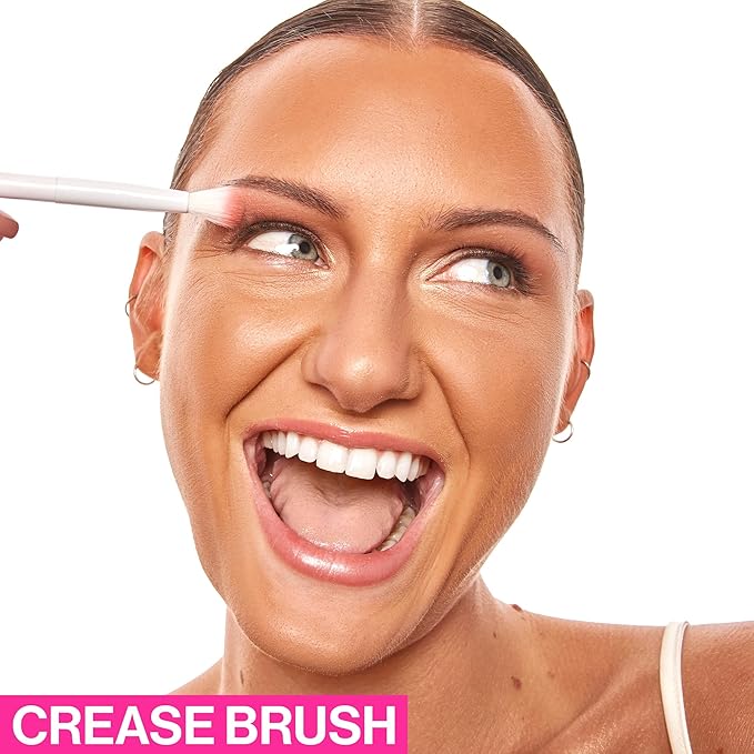 wet n wild Eye Crease Brush,Flawless Tapered Blending, Soft Synthetic Fibers, Ergonomic Handle for Comfortable Precision Control, Cruelty-Free & Vegan