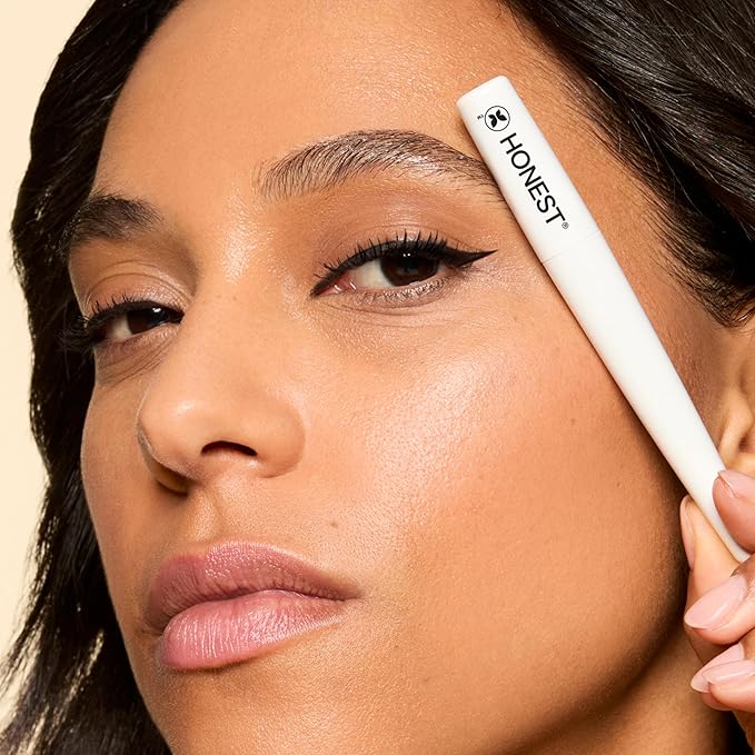 Honest Beauty Longlasting Liquid Eyeliner | Smudge + Flake Proof, Precise Application | Hypoallergenic, Vegan, + Cruelty Free | Black, 0.58 fl oz